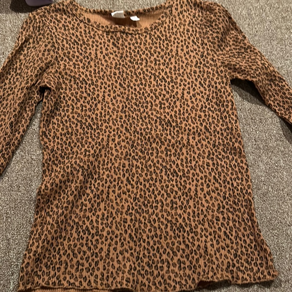 Super cute long sleeve gap tee